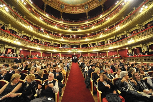 Los murcianos se volcaron en la gala solidaria de reapertura del Teatro Romea
